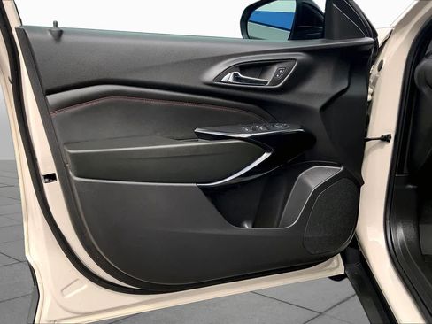 Certified 2026 Chevrolet Trax RS w/ Sunroof Package FWD image 22