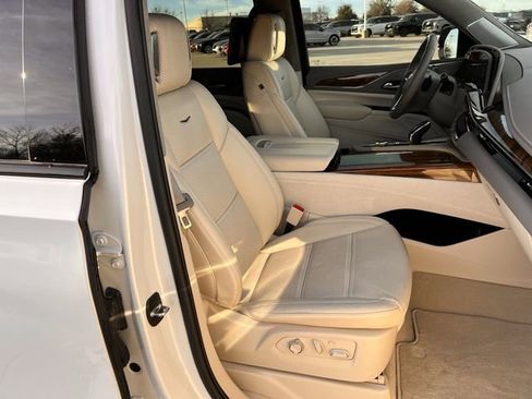 Certified 2024 Cadillac Escalade ESV Sport Platinum w/ LPO, ONYX Package image 25