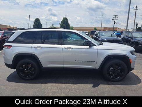 Certified 2024 Jeep Grand Cherokee Altitude AWD/4WD image 3