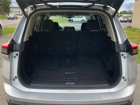 Used 2024 Nissan Rogue SV AWD/4WD image 12
