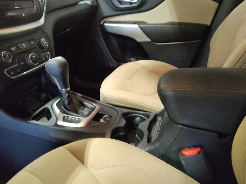 Used 2017 Jeep Cherokee Latitude FWD image 26