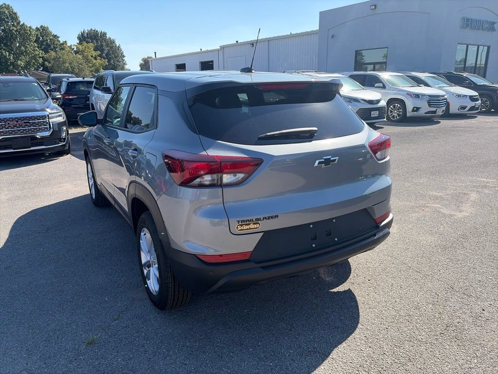 New 2026 Chevrolet TrailBlazer LS w/ LPO, Blackout Package FWD image 4