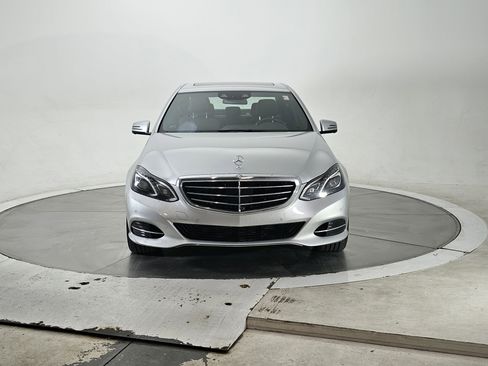 Used 2014 Mercedes-Benz E 250 BlueTEC 4MATIC Sedan image 4
