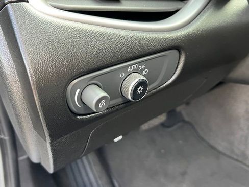 Used 2023 Chevrolet Malibu LT image 19