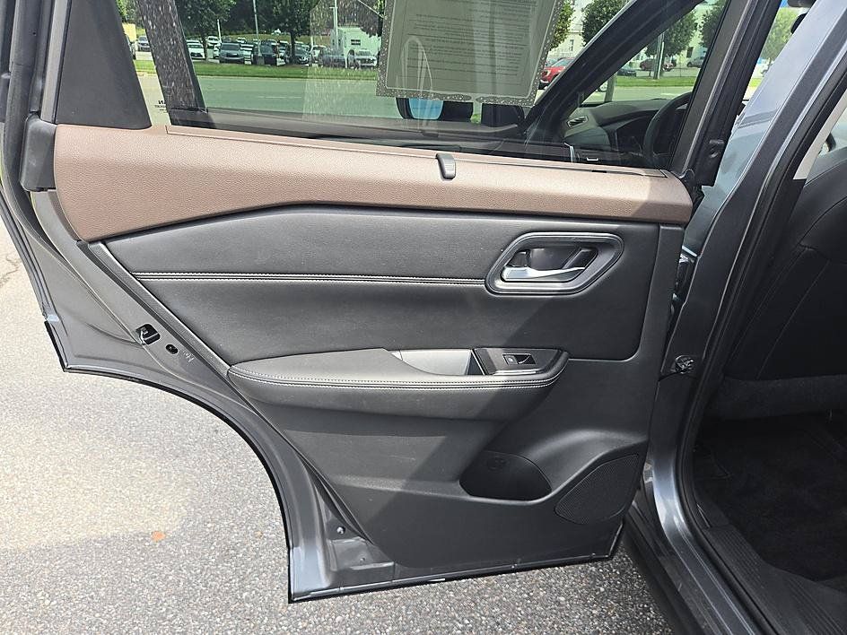 Certified 2023 Nissan Rogue SV w/ SV Premium B Package FWD image 32