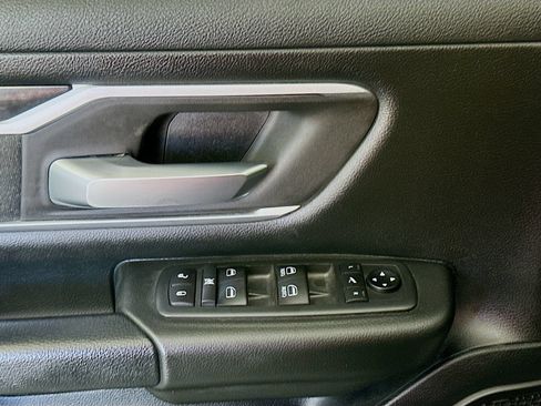 Used 2021 RAM 1500 Big Horn AWD/4WD image 17