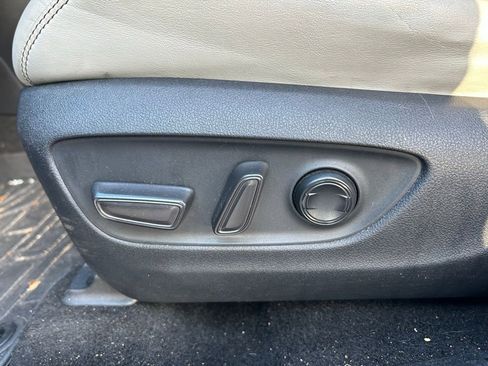 Used 2020 Toyota RAV4 XLE Premium image 16