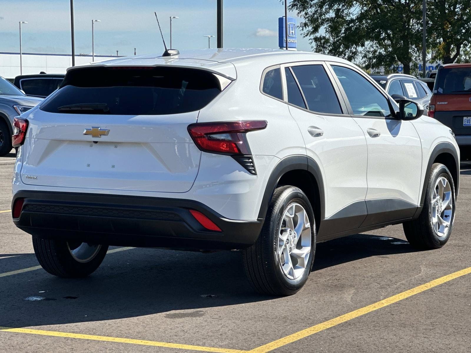 Certified 2024 Chevrolet Trax LS w/ LS Convenience Package FWD image 3