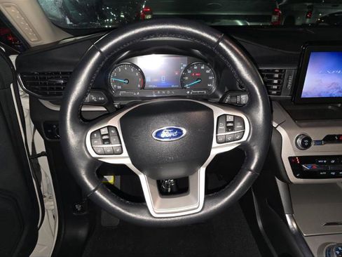 Used 2023 Ford Explorer XLT w/ Equipment Group 202A image 4