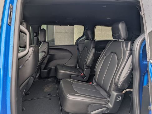New 2026 Chrysler Pacifica Select AWD/4WD image 6