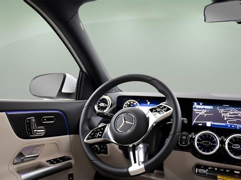 Used 2025 Mercedes-Benz GLA 250 image 31