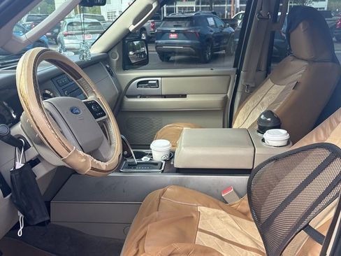 Used 2010 Ford Expedition Limited image 5