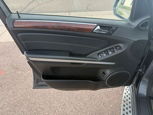 Used 2010 Mercedes-Benz GL 550 4MATIC image 10