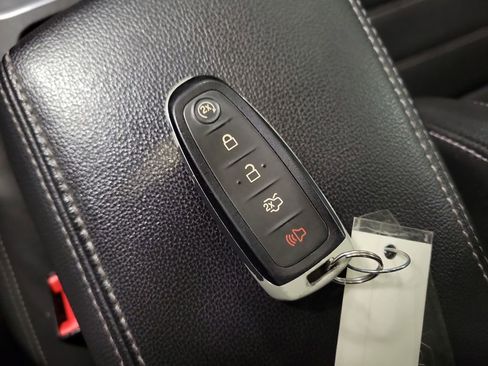 Used 2017 Ford Escape Titanium image 17