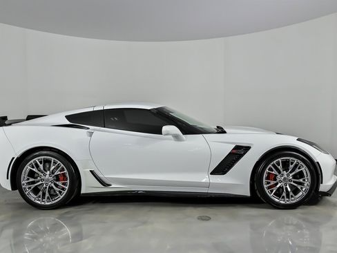 Used 2016 Chevrolet Corvette Z06 w/ 3LZ Preferred Equipment Group RWD image 14