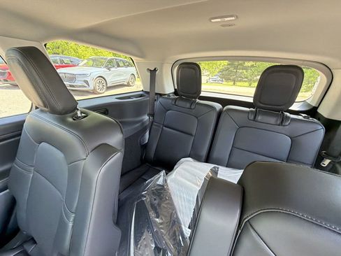 New 2026 Lincoln Aviator AWD image 24