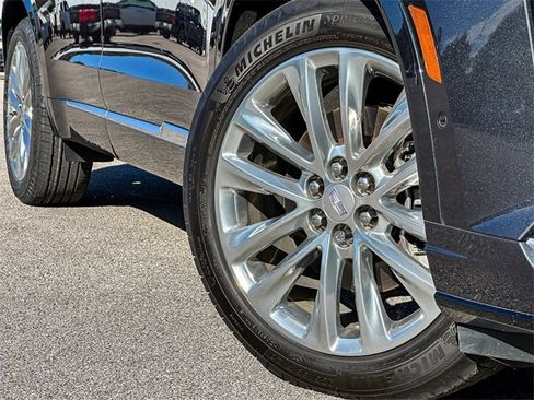 Used 2023 Cadillac XT6 Premium Luxury w/ Technology Package image 2