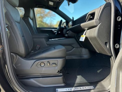 New 2026 Chevrolet Suburban LT w/ Comfort Package image 23