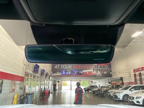 Used 2025 Toyota Tacoma SR5 AWD/4WD image 20