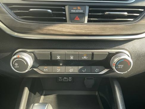 Used 2024 Nissan Altima 2.5 SV FWD image 18