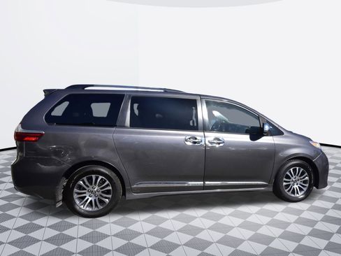 Used 2018 Toyota Sienna XLE Premium image 4