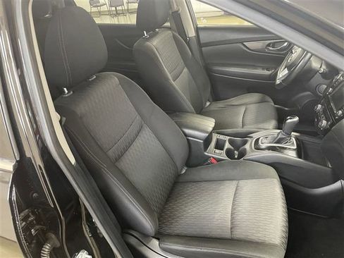 Used 2019 Nissan Rogue SV image 19
