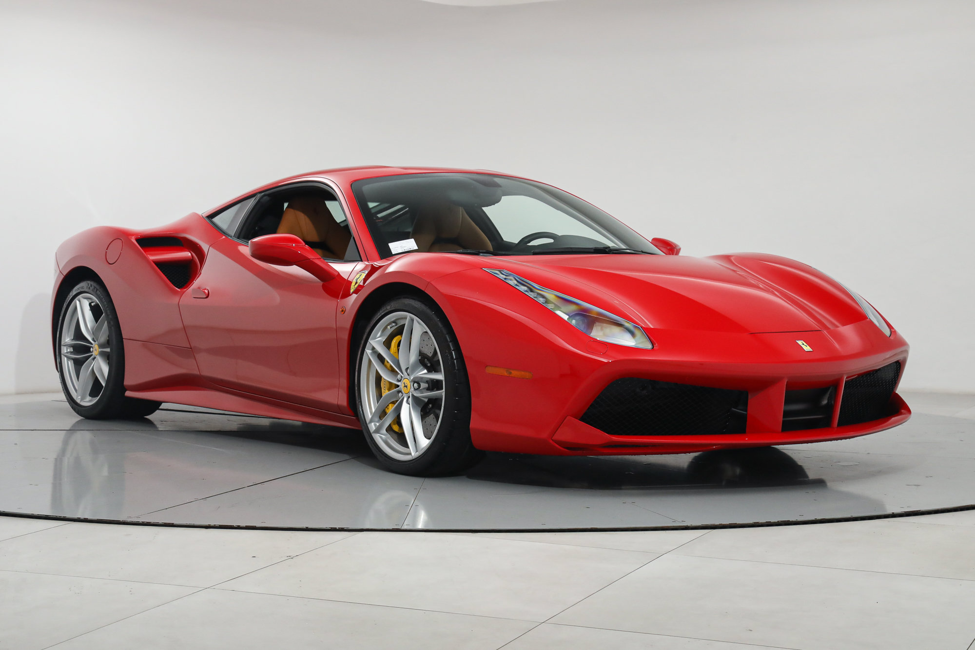 Used 2018 Ferrari 488 GTB RWD image 11