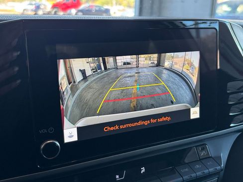 Used 2025 Toyota Camry LE image 23