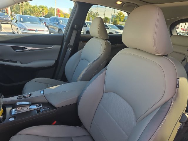 Used 2023 INFINITI QX50 Luxe FWD image 14