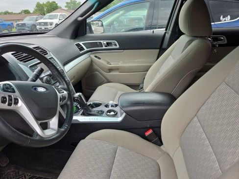 Used 2011 Ford Explorer XLT FWD image 3