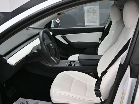 Used 2022 Tesla Model Y Long Range AWD/4WD image 17