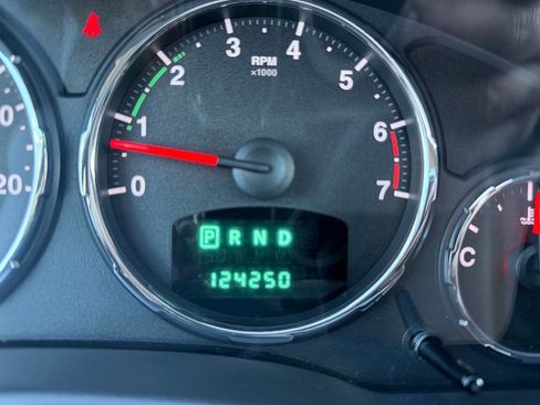 Used 2011 Jeep Liberty Limited w/ Tire & Wheel Group image 15