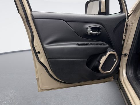 Used 2016 Jeep Renegade 75th Anniversary image 9