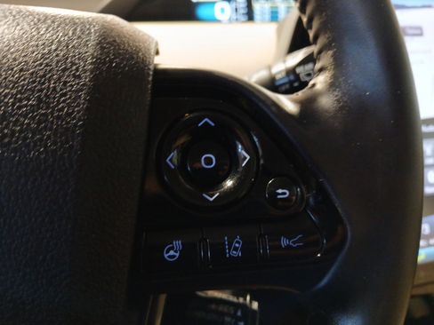 Used 2020 Toyota Prius Limited image 17