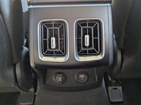 Used 2022 Kia Sorento LX image 12