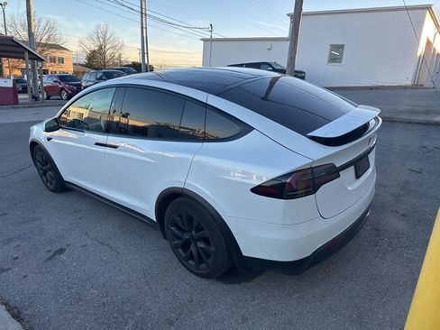 Used 2022 Tesla Model X image 9