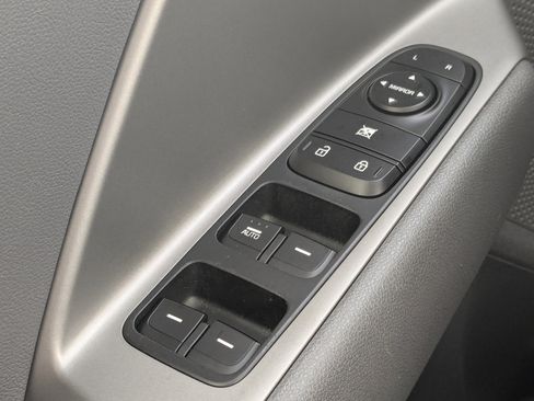 Used 2019 Kia Niro LX image 34