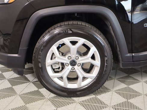 Used 2025 Jeep Compass Latitude image 16