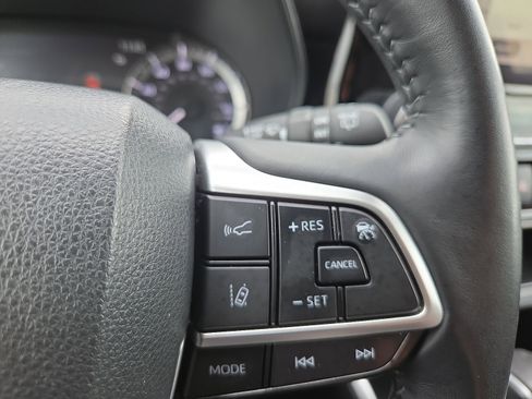Used 2023 Toyota Highlander LE FWD image 18