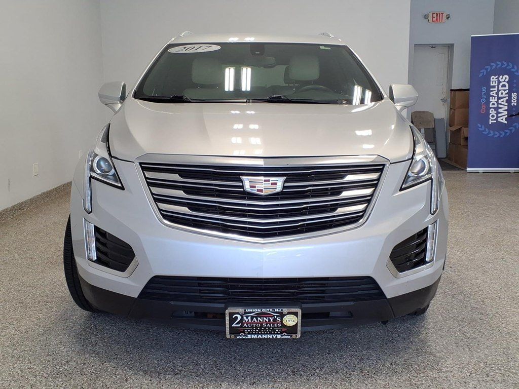 Used 2017 Cadillac XT5 FWD image 2