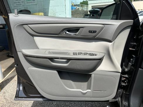 Used 2016 GMC Acadia SLT w/ Open Road Package FWD image 9