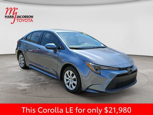 Used 2025 Toyota Corolla LE FWD image 5