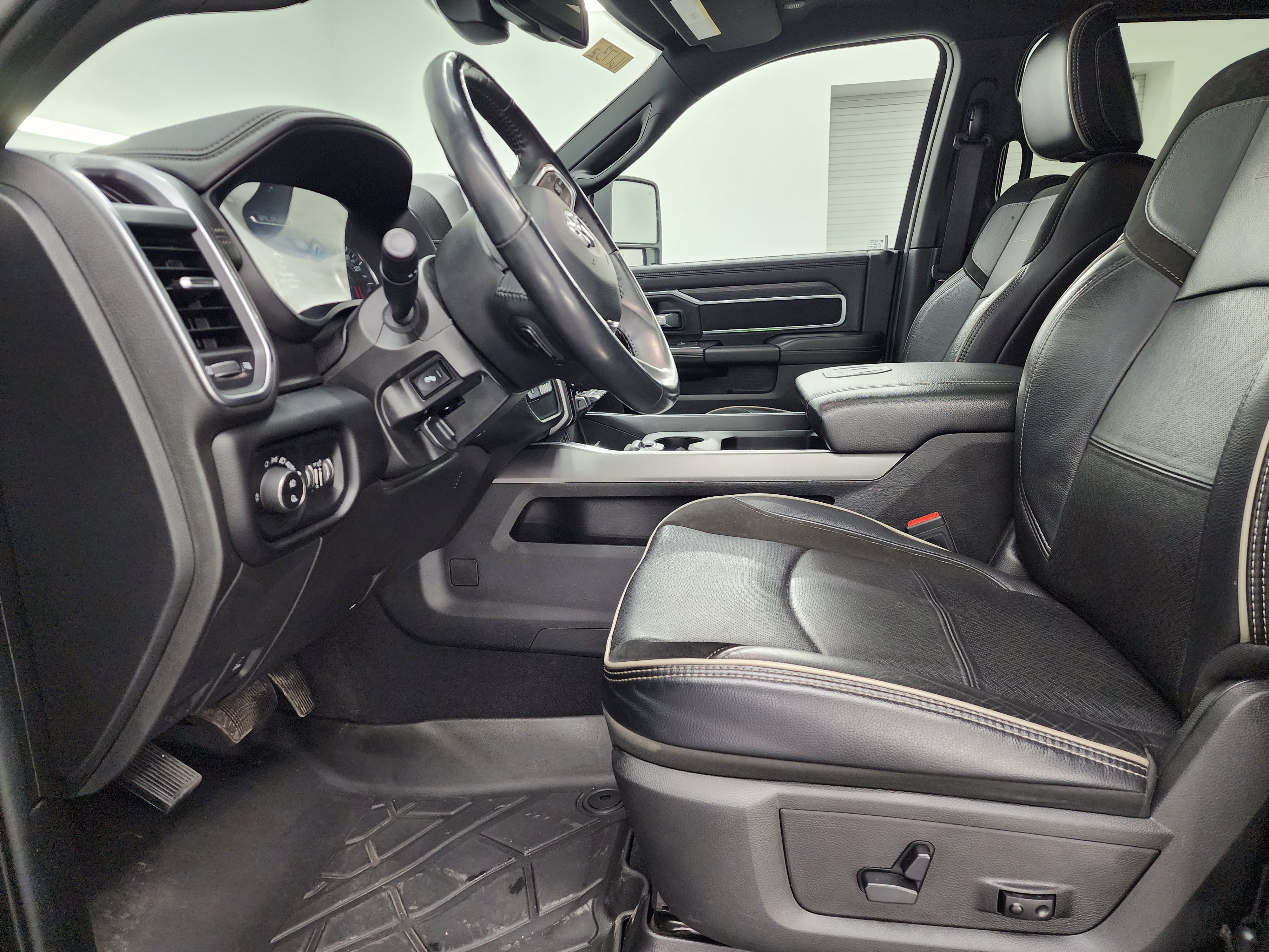 Used 2024 RAM 2500 Laramie w/ Sport Appearance Package AWD/4WD image 8