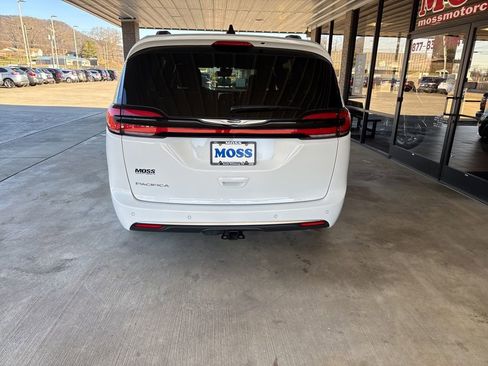 Used 2024 Chrysler Pacifica Pinnacle w/ Trailer Tow Group image 6