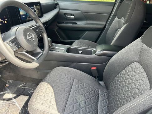 Used 2025 Nissan Kicks SV w/ Charging Package FWD image 11