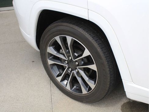 Used 2024 Jeep Grand Cherokee Overland w/ Adv Protech Group III AWD/4WD image 10