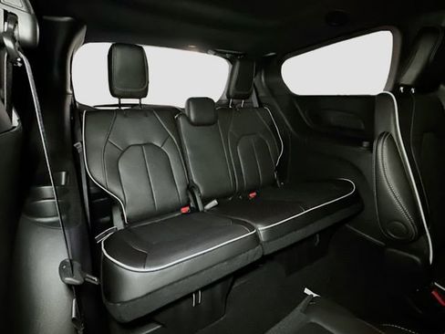 New 2026 Chrysler Pacifica Limited w/ S Appearance Package image 31