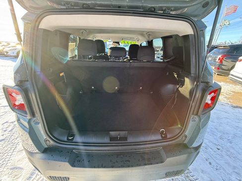 Used 2018 Jeep Renegade Latitude w/ Cold Weather Group image 12