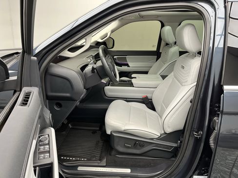 Certified 2025 Ford Expedition Platinum w/ Platinum Ultimate Package AWD/4WD image 3