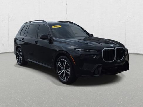 Used 2025 BMW X7 M60i AWD/4WD image 3